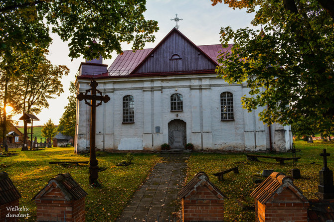 „Vieškeliu dundant“ nuotr. / Panevėžiuko Nukryžiuotojo Jėzaus bažnyčia (Kauno r.)