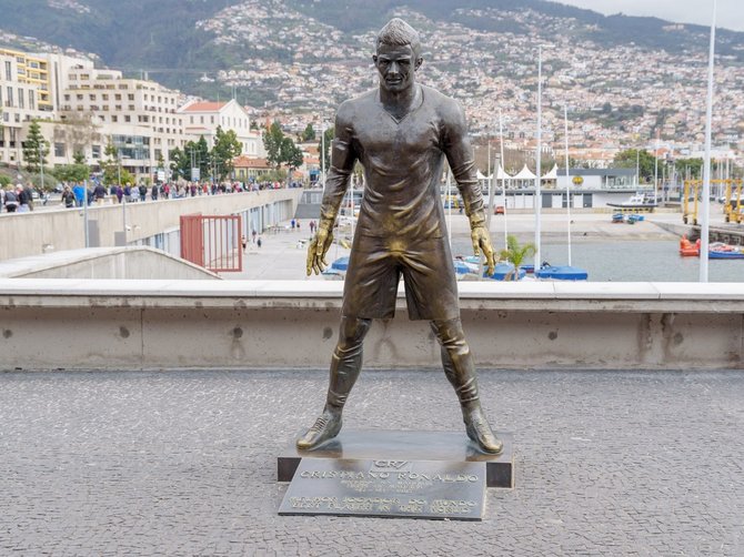 Shutterstock nuotr. / Ronaldo skulptūra Madeiroje