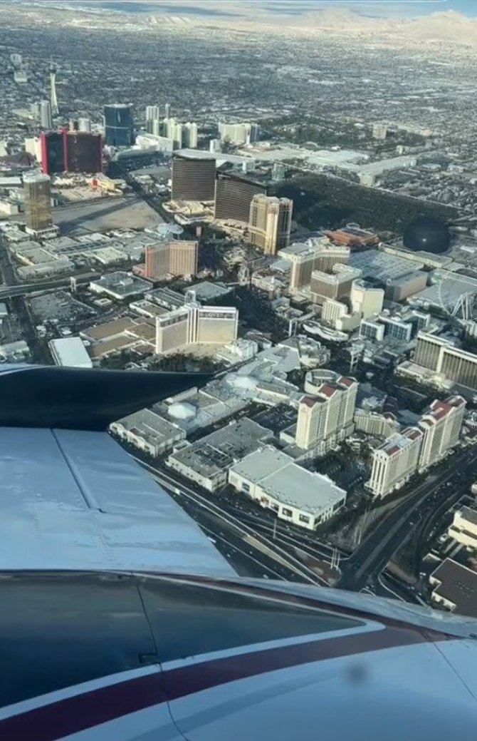 Caitlyn Rose „TikTok“ vaizdo įrašo akimirka / Pora išsinuomojo privatų sekso lėktuvą