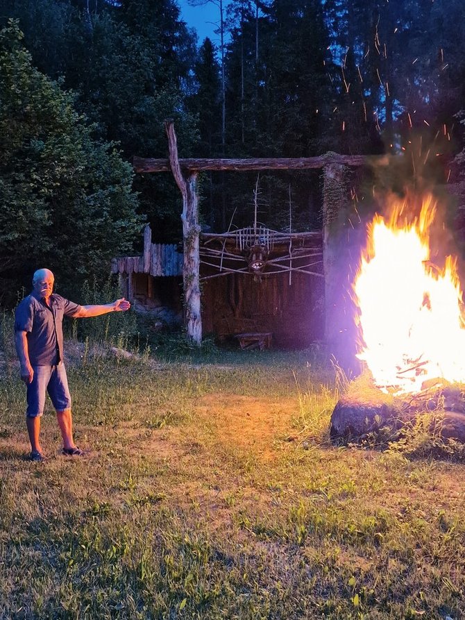 Asmeninio archyvo nuotr. / Ugnies apeigų vieta „Justino sodyboje“ 