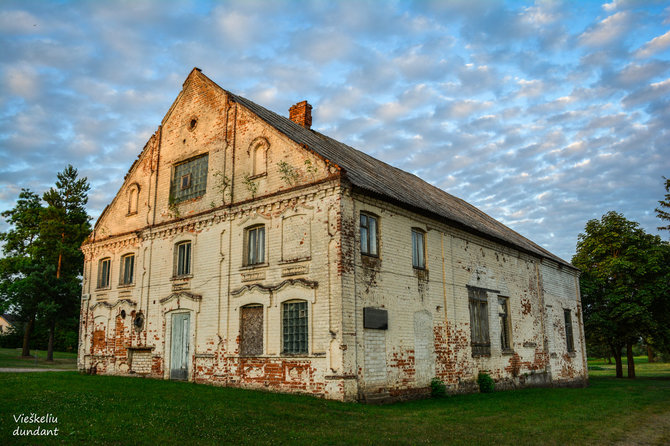 „Vieškeliu dundant“ nuotr. / Pušaloto sinagoga (Pasvalio r.)