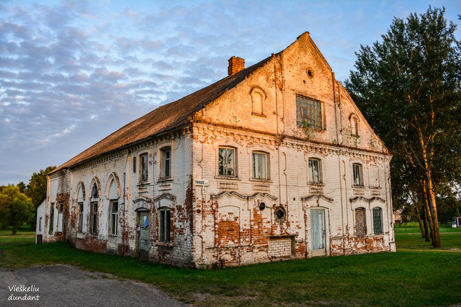 „Vieškeliu dundant“ nuotr. / Pušaloto sinagoga (Pasvalio r.)