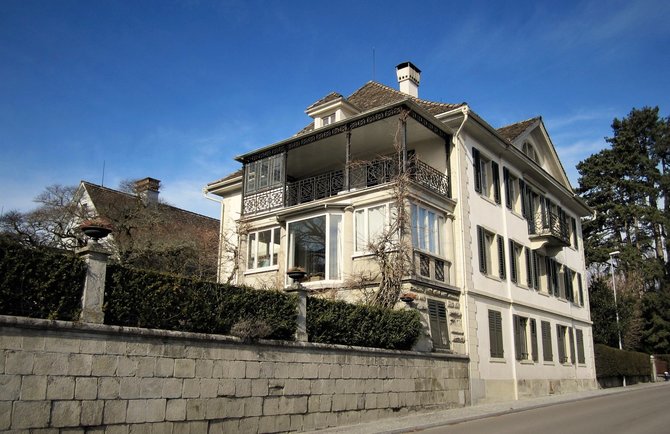 Vilijos Handschin nuotr. / Rūmai Kilchberge, kur gyveno V.Broel-Pliateris su žmona K.Bauer. Dabar tai privatūs butai