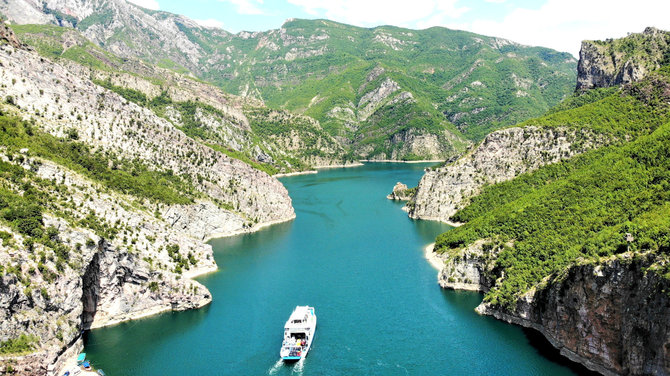 Pranešimo autorių nuotr. / Komani ežeras, Albanija