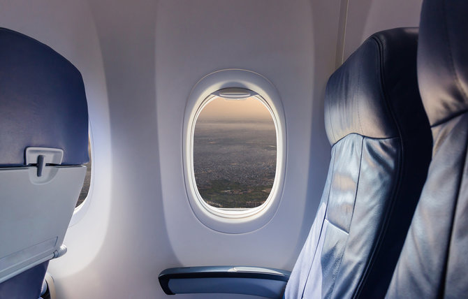 Shutterstock nuotr. / Lėktuvo langas
