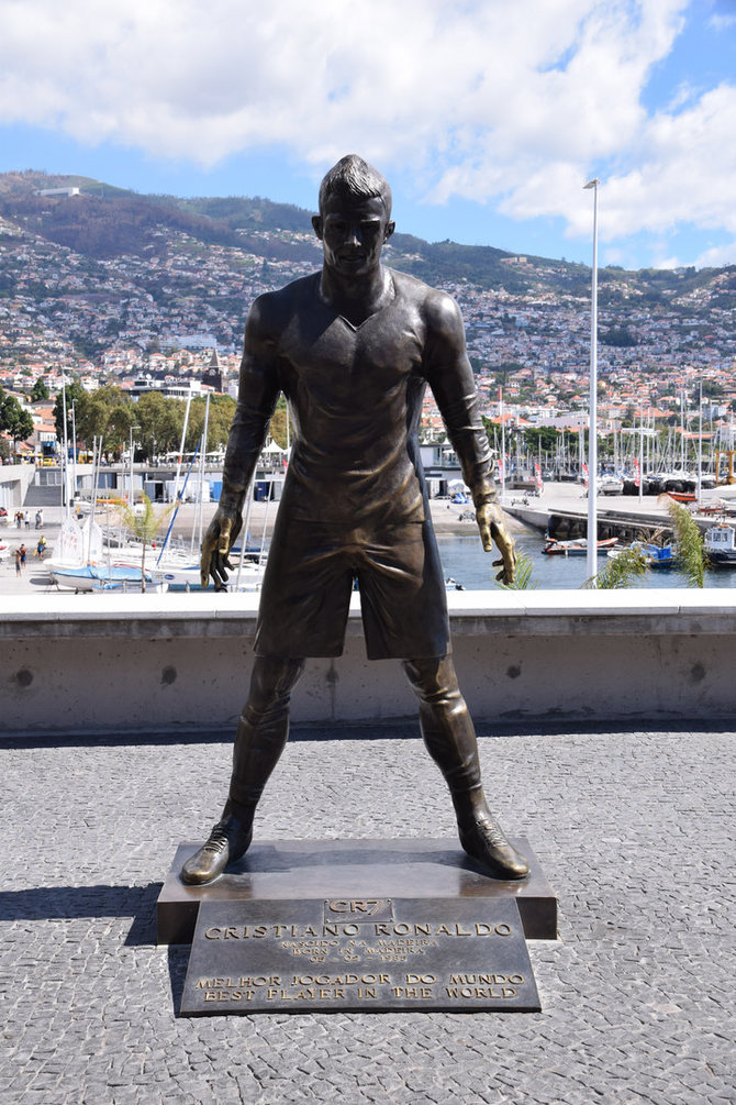 Shutterstock nuotr. / C.Ronaldo skulptūra, Madeira