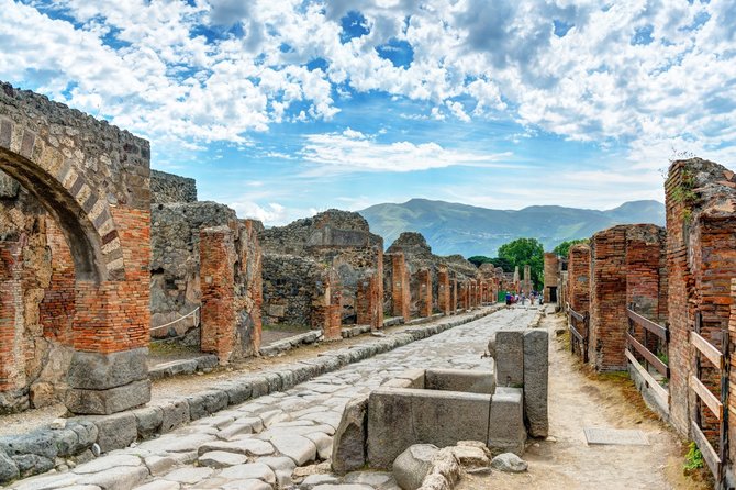 Foto da Shutterstock. / Pompei è definita un museo a cielo aperto