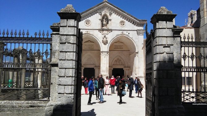 „Po kelionės“ nuotr. / Įėjimas į Šv. Arkangelo Mykolo šventyklą