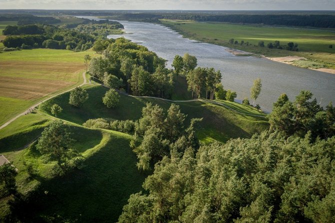 Šakių TVIC nuotr. / Sudargo piliakalnių kompleksas