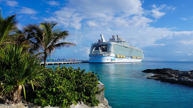 Shutterstock nuotr. / „Royal Caribbean International“ kruizinis laivas „Symphony of the Seas“