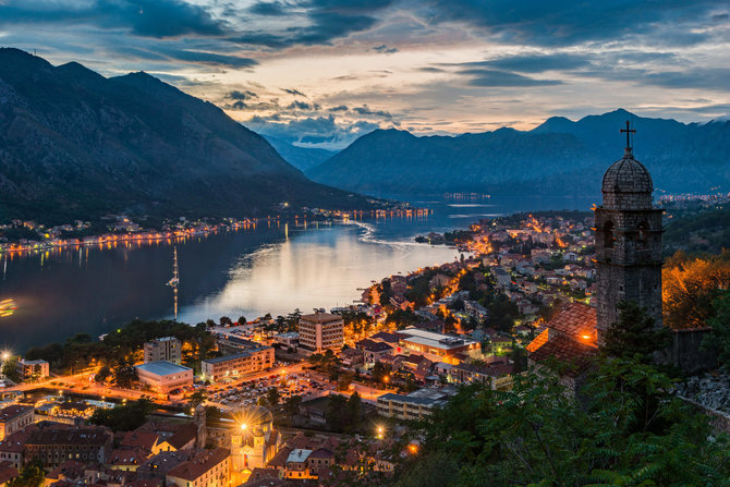 Pranešimo autorių nuotr. / Panoraminiai Kotoro miesto vaizdai naktį