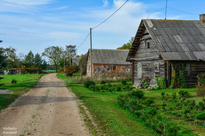 „Vieškeliu dundant“ nuotr. / Žybartų kaimas (Radviliškio r.)