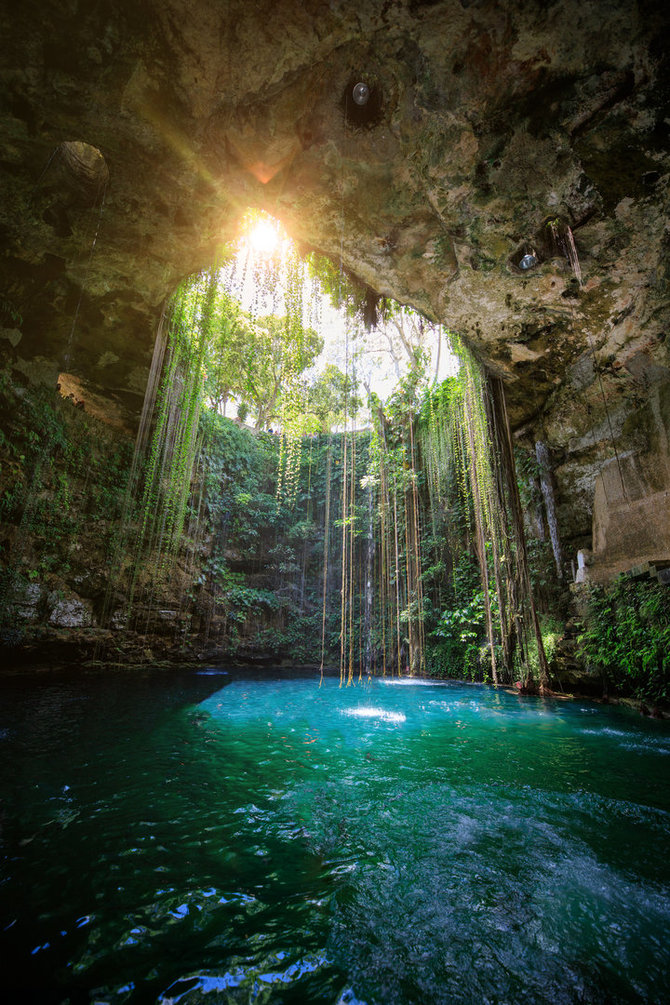 Shutterstock nuotr. / Cenote Ik Kil, Meksika