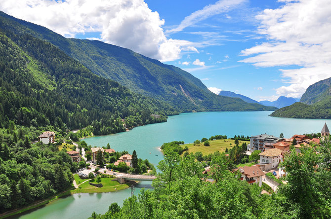 Shutterstock nuotr. / Molveno ežeras netoli Trento, Italija