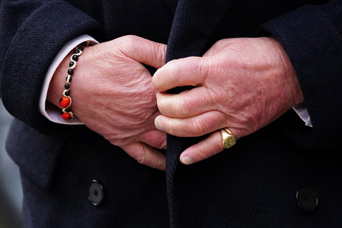 AFP/„Scanpix“ nuotr./Karaliaus Charleso III rankos