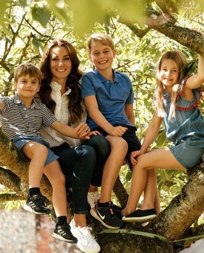 Matt Porteous / Instagram nuotr./Catherine Middleton su vaikais