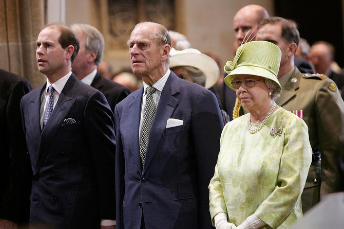 AFP/„Scanpix“ nuotr./Karalienė Elizabeth II, princas Philipas ir princas Edwardas