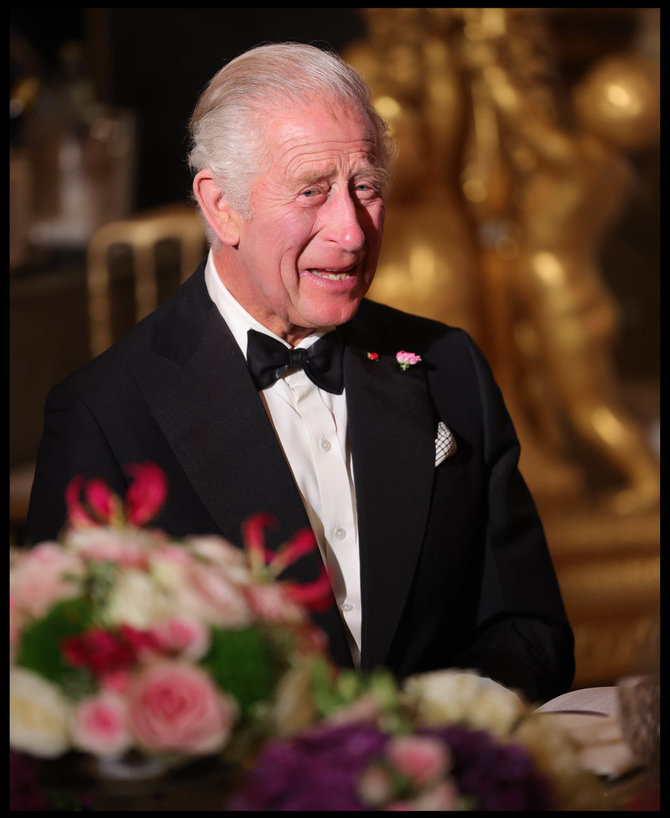 AFP/„Scanpix“ nuotr./Didžiosios Britanijos karaliaus garbei iškelta iškilminga vakarienė Versalyje