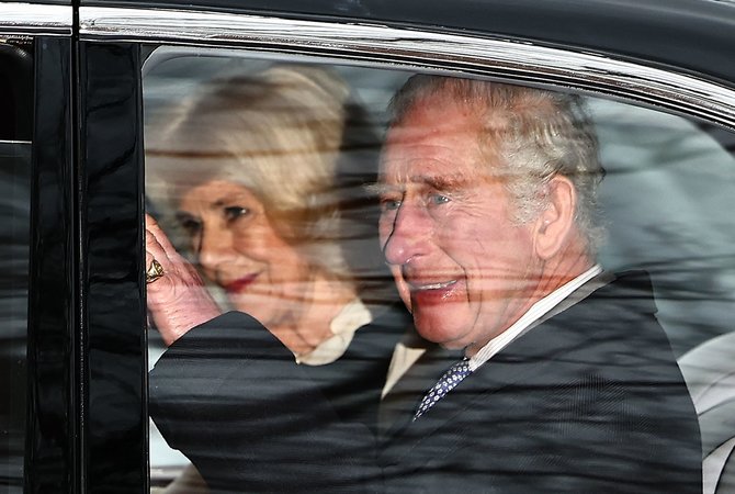 AFP/„Scanpix“ nuotr./Charlesas III ir pasirodė viešumoje po žinios vėžį