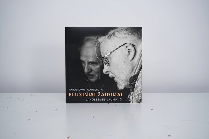 Asmeninio albumo nuotr./V.Landsbergis su V.Tarasovu pristatė poezijos albumą