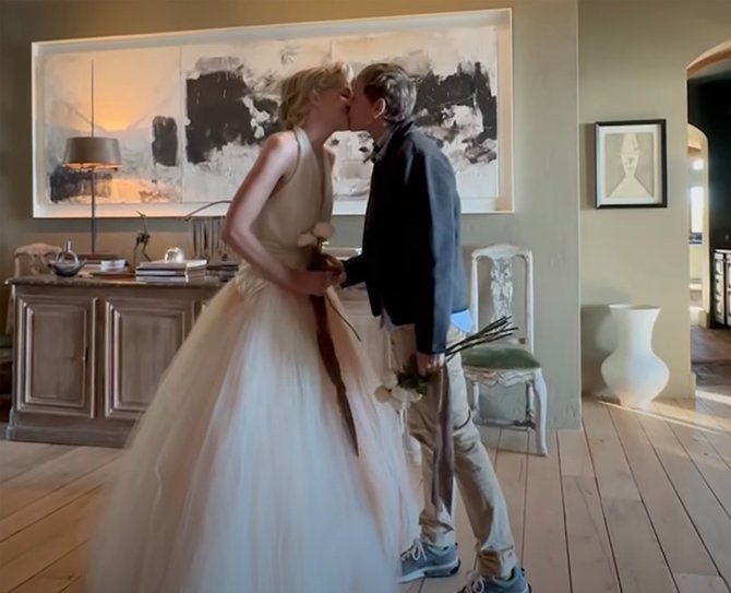 „Instagram“ nuotr./Ellen DeGeneres ir Portios de Rossi vestuvių įžadų atnaujinimo ceremonija