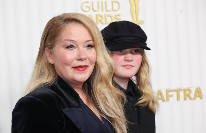 AFP/„Scanpix“ nuotr./Christina Applegate su dukra