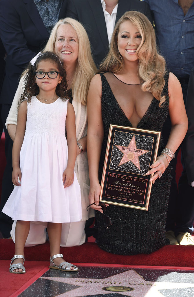 AFP/„Scanpix“ nuotr./Mariah Carey su mama Patricia ir dukra Monroe 