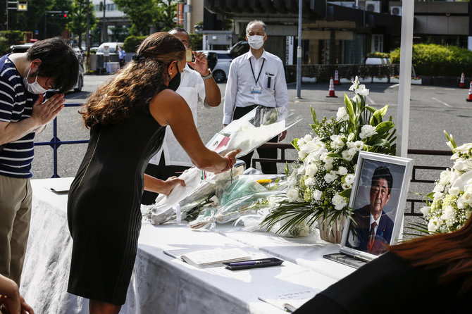 Vida Press nuotr./Japonijoje laidojamas nužudytas buvęs premjeras Shinzo Abe