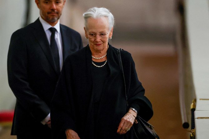 AFP/„Scanpix“ nuotr./Danijos karalienė Margrethe II Jungtinės Karalystės monarchės Elizabeth II laidotuvėse