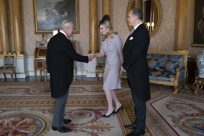 AFP/„Scanpix“ nuotr./Karalius Charlesas III, Eitvydas Bajarūnas ir Giedrė Žickytė