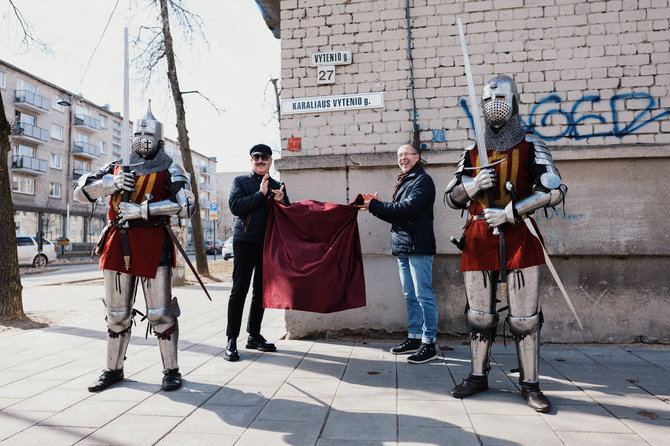 Rūtos Verseckaitės nuotr./Vilniuje atidengtos Lietuvos karalių gatvių lentelės