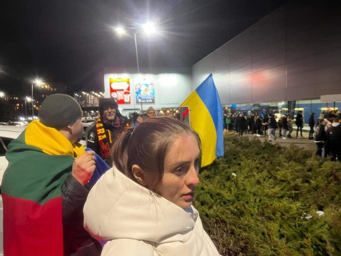 Socialinių tinklų nuotr./Ukrainos rėmėjų protesas prie Morgenshterno koncerto Pramogų arenoje