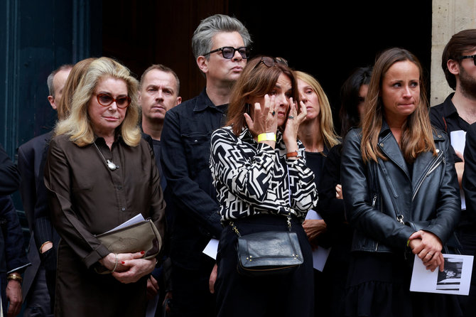 AFP/„Scanpix“ nuotr./Jane Birkin laidotuvės Paryžiuje