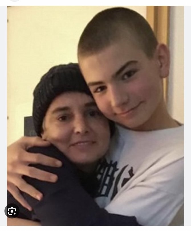 Socialinių tinklų nuotr./Sinéad O'Connor su sūnumi Shane'u