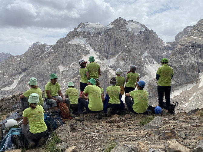 Lietuvos alpinistų senjorų klubo nuotr./Lietuvos alpinistų senjorų klubo nariai įkopė į Vilniaus viršukalnę Tadžikistane