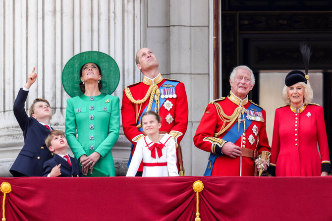 AFP/„Scanpix“ nuotr./„Trooping the Colour“ paradas, žymintis oficialų karaliaus Charleso III gimtadienį