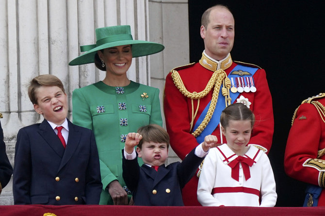 AFP/„Scanpix“ nuotr./„Trooping the Colour“ paradas, žymintis oficialų karaliaus Charleso III gimtadienį