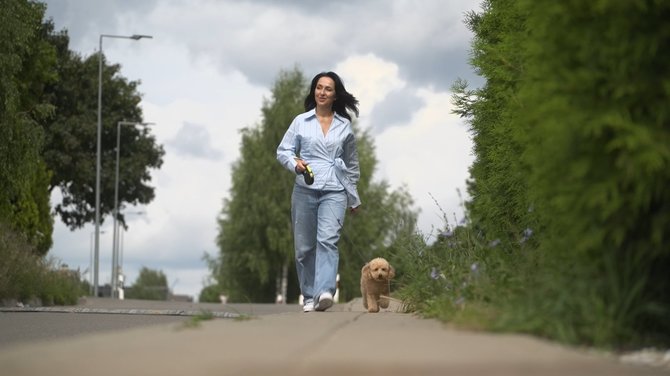 LNK nuotr./Eglė Visockaitė su augintine Uoga