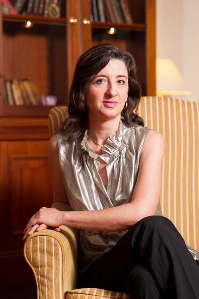 Anita Amirrezvani