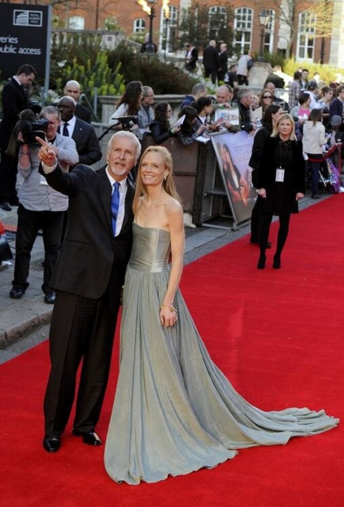 Jamesas Cameronas su žmona Suzy Amis