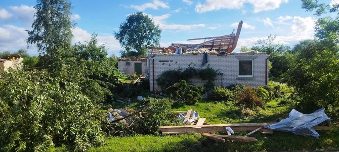 Vaido Janavičiaus nuotr./Šiaulių rajone prasisuko galingas viesulas