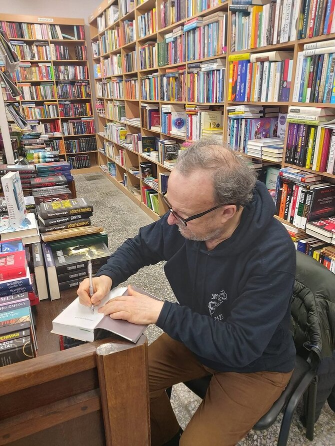 Asmeninio archyvo nuotr./„Rimos knygyne“ surengta Rolando Rastausko (RoRa) autografų sesija