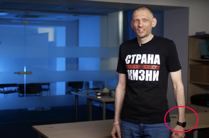 Ekrano nuotr. /S.Cichanouskis segėjo laikrodį kai kreipėsi į baltarusius, prašydamas aukoti pinigų