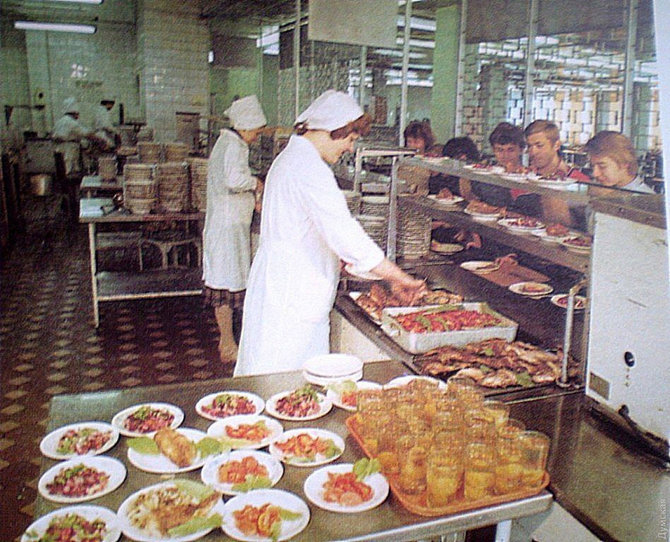 „Facebook“ nuotr./Maistas sovietmečio valgyklose
