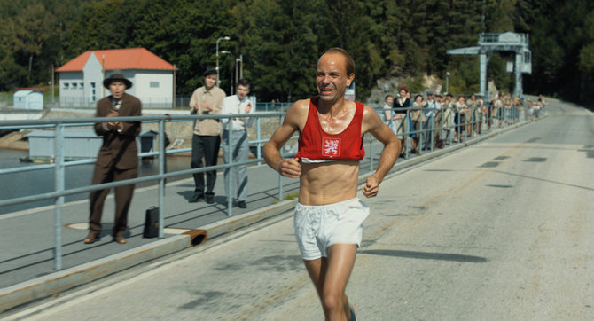 Kadras iš filmo „Čempionas Zatopekas“