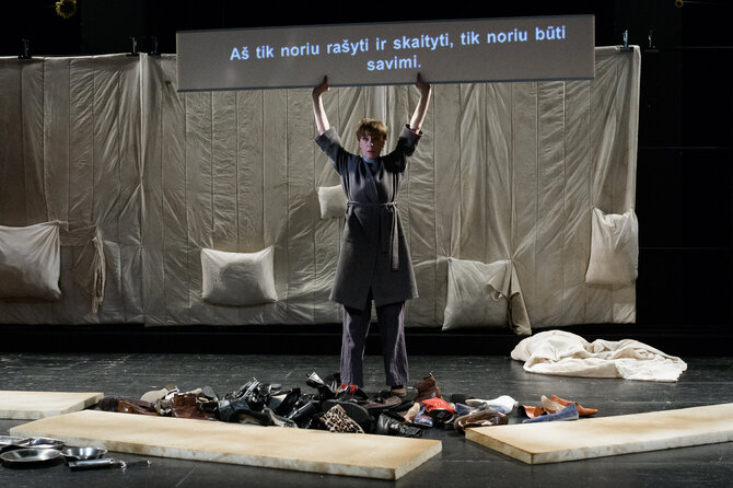 Lauros Vancevičienės nuotr./Scena iš spektaklio „Trukdis“ (rež. J.Vinciūnas)