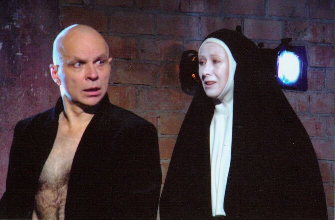 Valentino Klimo nuotr./Vytautas Anužis – Nepažįstamasis, Nelė Savičenko – Abatė. August Strindberg, „Kelias į Damaską“, rež. Oskaras Koršunovas, Klaipėdos dramos teatras, 2007
