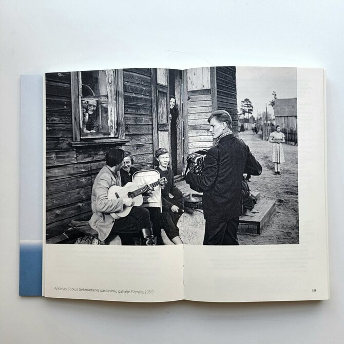 Leidėjų nuotr./Viktorijos Daujotytės knyga „Kėlimas švieson: fotografija“