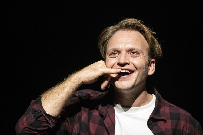 Roko Morkūno nuotr./Scena iš spektaklio „Stand-up’as prasmei ir beprasmybei“