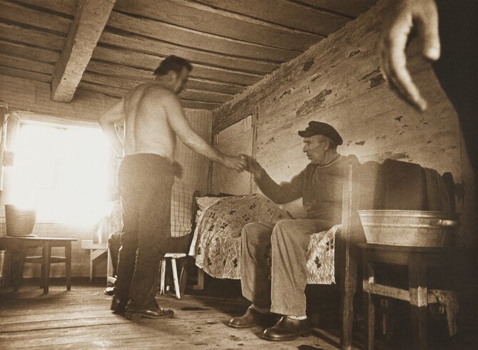 Fotografijos muziejaus rinkinys/Algimantas Vaivada. Šeimoje, apie 1980 m.